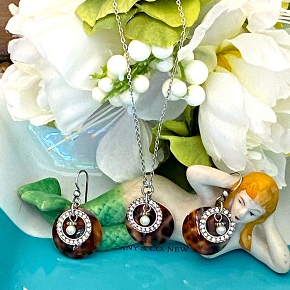 Bookmark my Closet “LIKE”♥️Get notified of sales♥️ - Picture 16 of 16